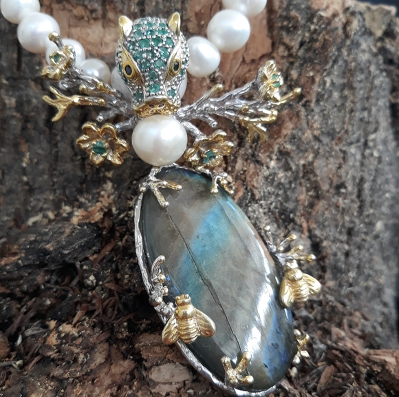 Handcrafted Rainbow Labradorite and Pearl Necklace - Picture 5 of 17